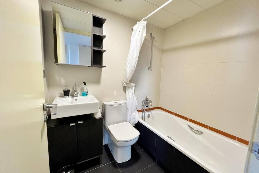 Ral48 Apartment Сант Адриа де Бесос Екстериор снимка
