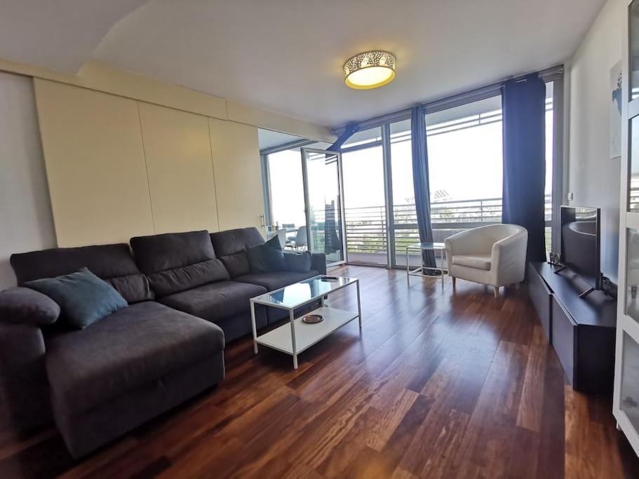 Ral48 Apartment Сант Адриа де Бесос Екстериор снимка